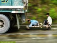 /album/nepochopitelne-hloupe-napady/how-to-ride-a-car-jpg/